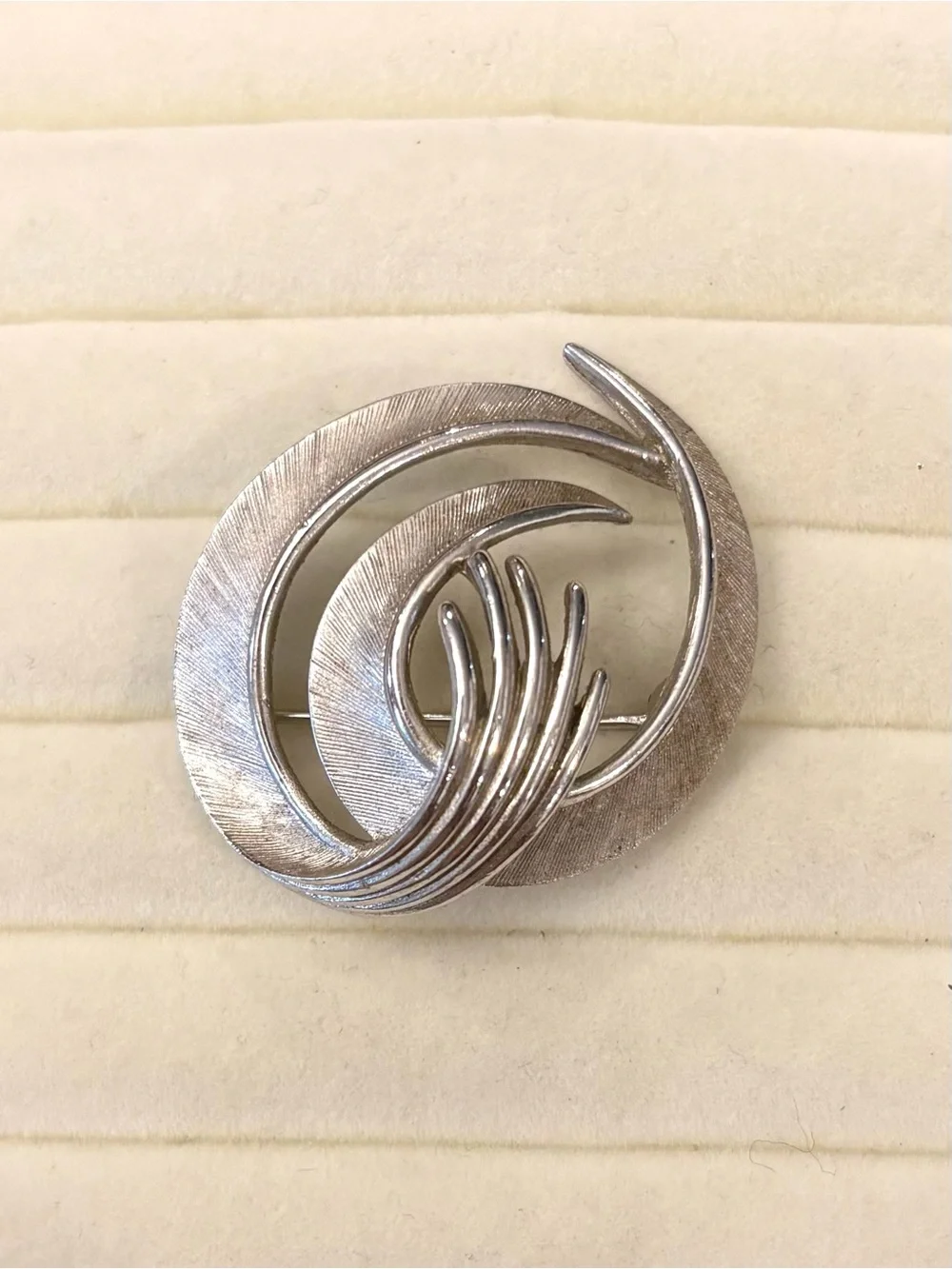 Crown Trifari Vintage Silver Tone Swirl Textured Brooch‎ Pin Office Formal